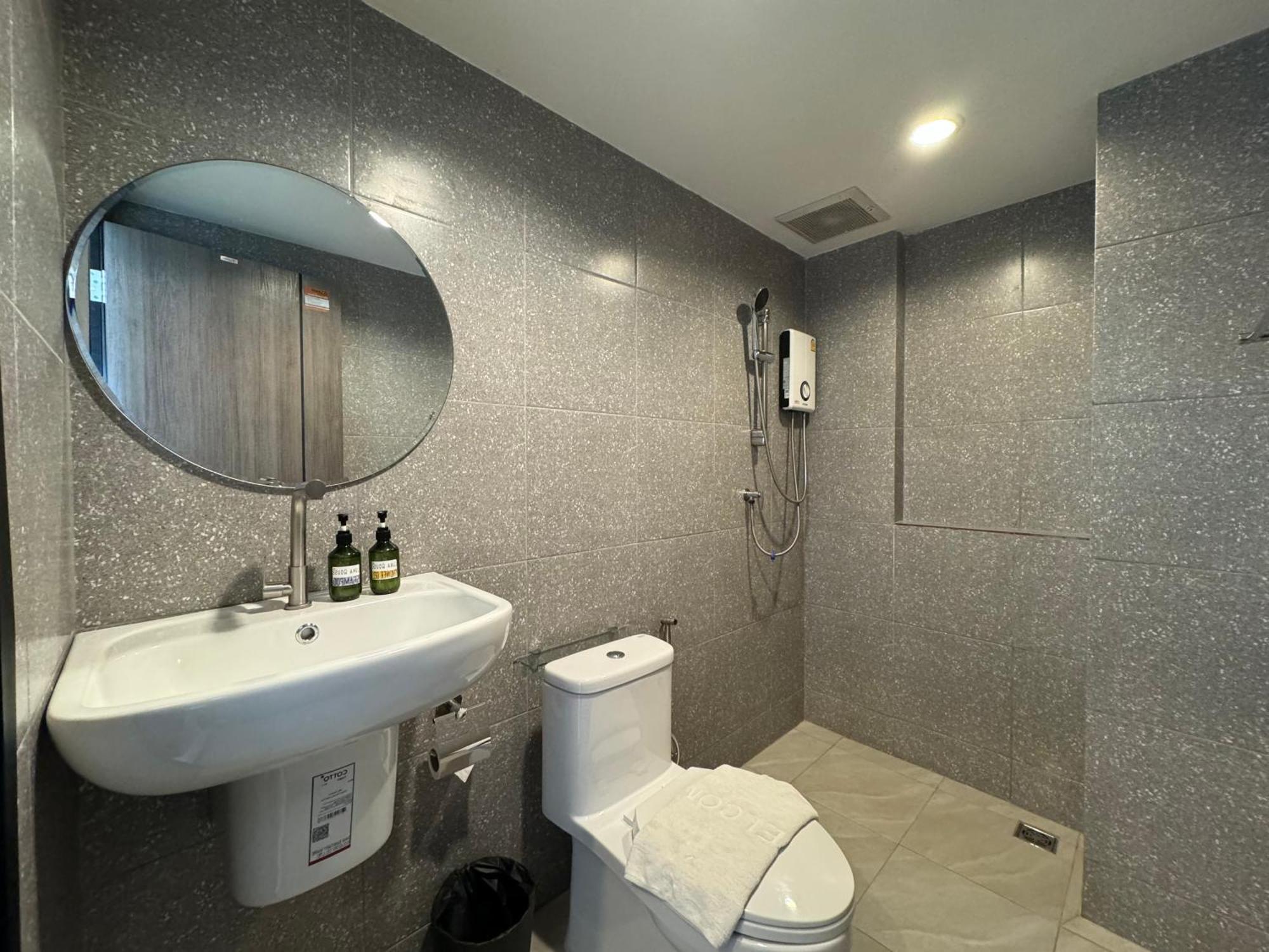 Luka House Hotel Ban Lam Luk Ka Ngoại thất bức ảnh